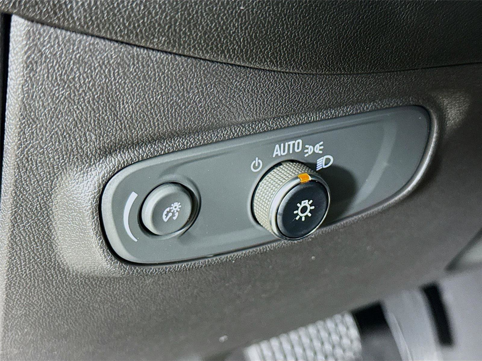 Used 2023 Chevrolet Equinox RS AWD/4WD image 12
