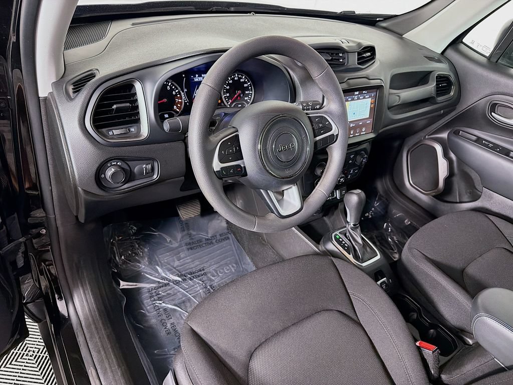 Used 2023 Jeep Renegade Latitude AWD/4WD image 9
