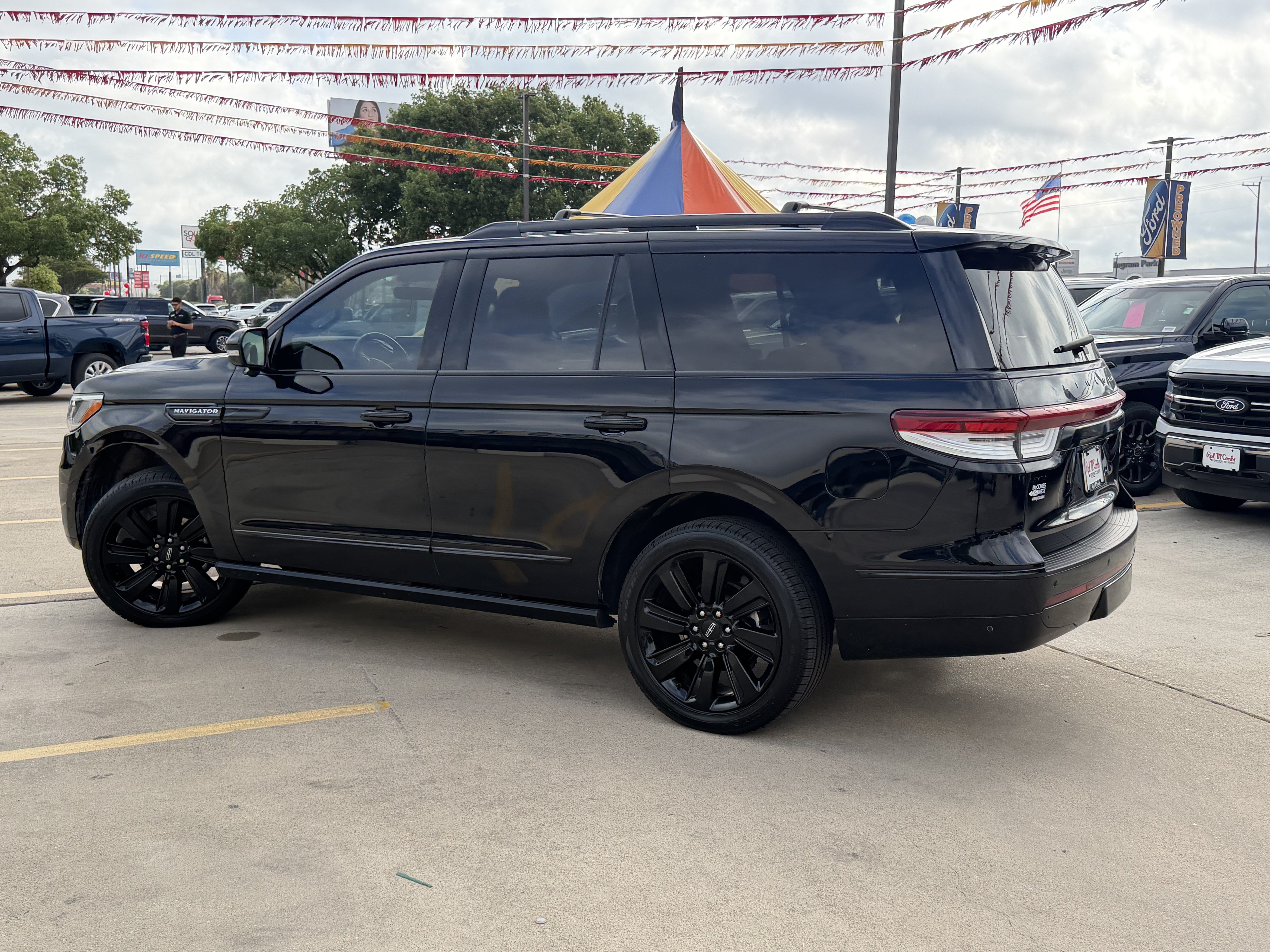 Used 2023 Lincoln Navigator Reserve AWD/4WD image 8