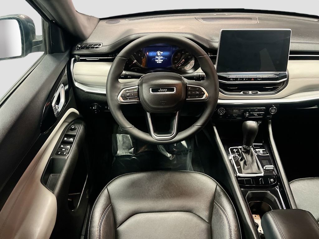 Used 2024 Jeep Compass Limited image 21