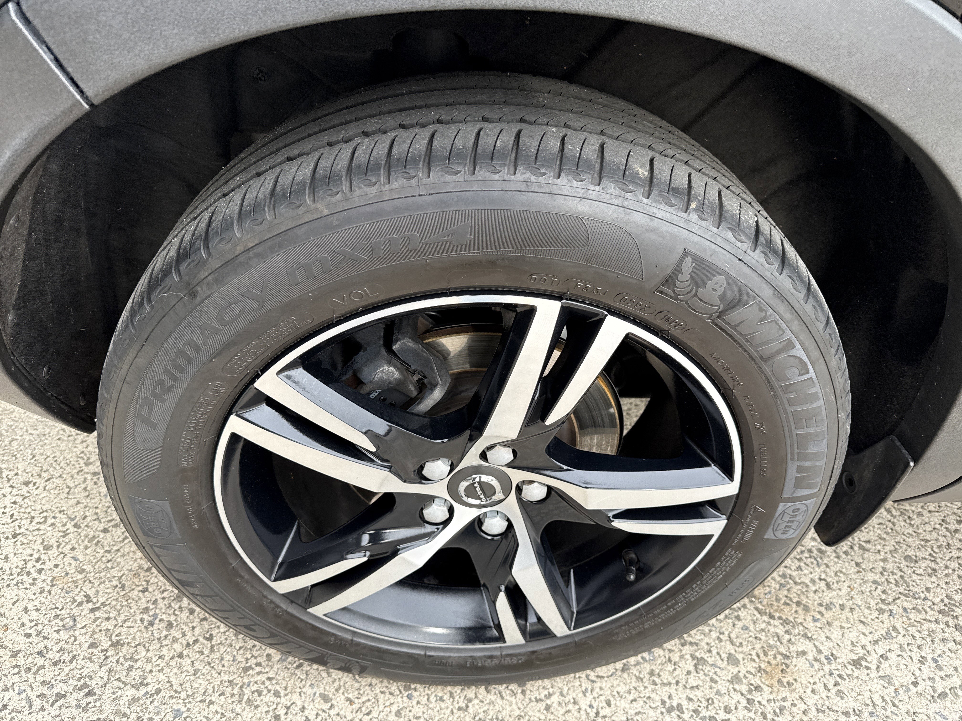 Used 2019 Volvo XC40 T5 Momentum image 17