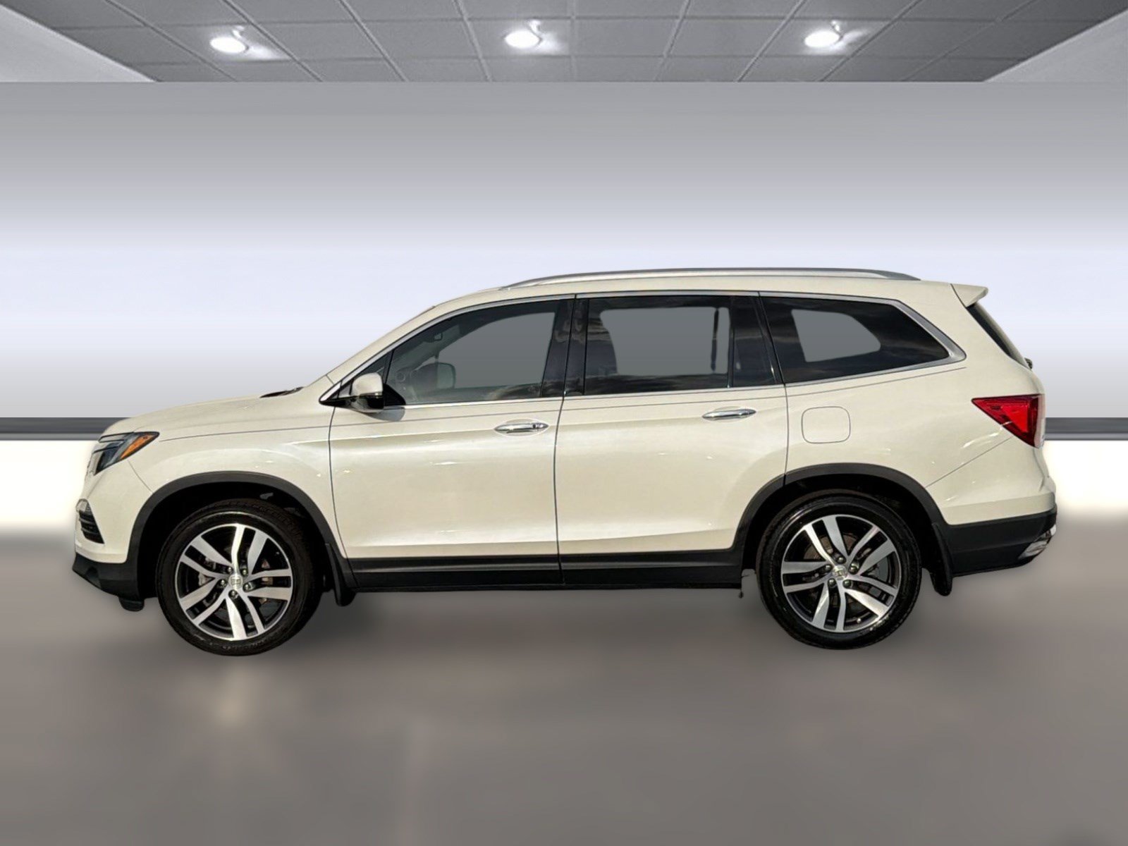 Used 2018 Honda Pilot Touring image 2