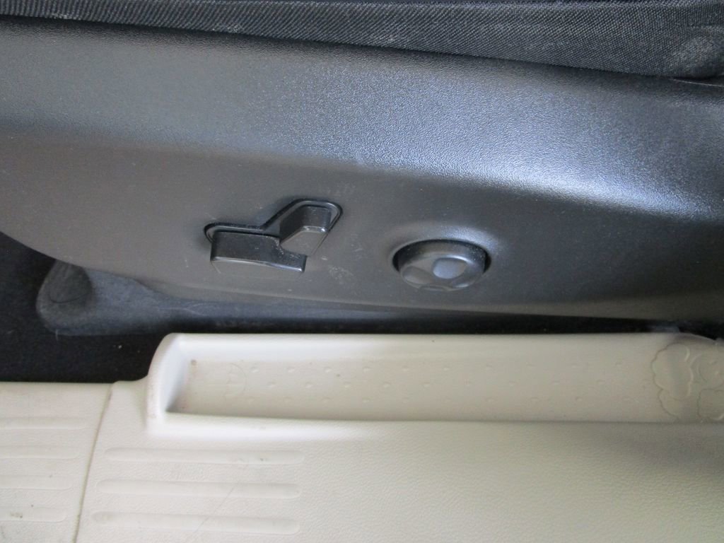 Used 2023 Chrysler Pacifica Limited FWD image 23