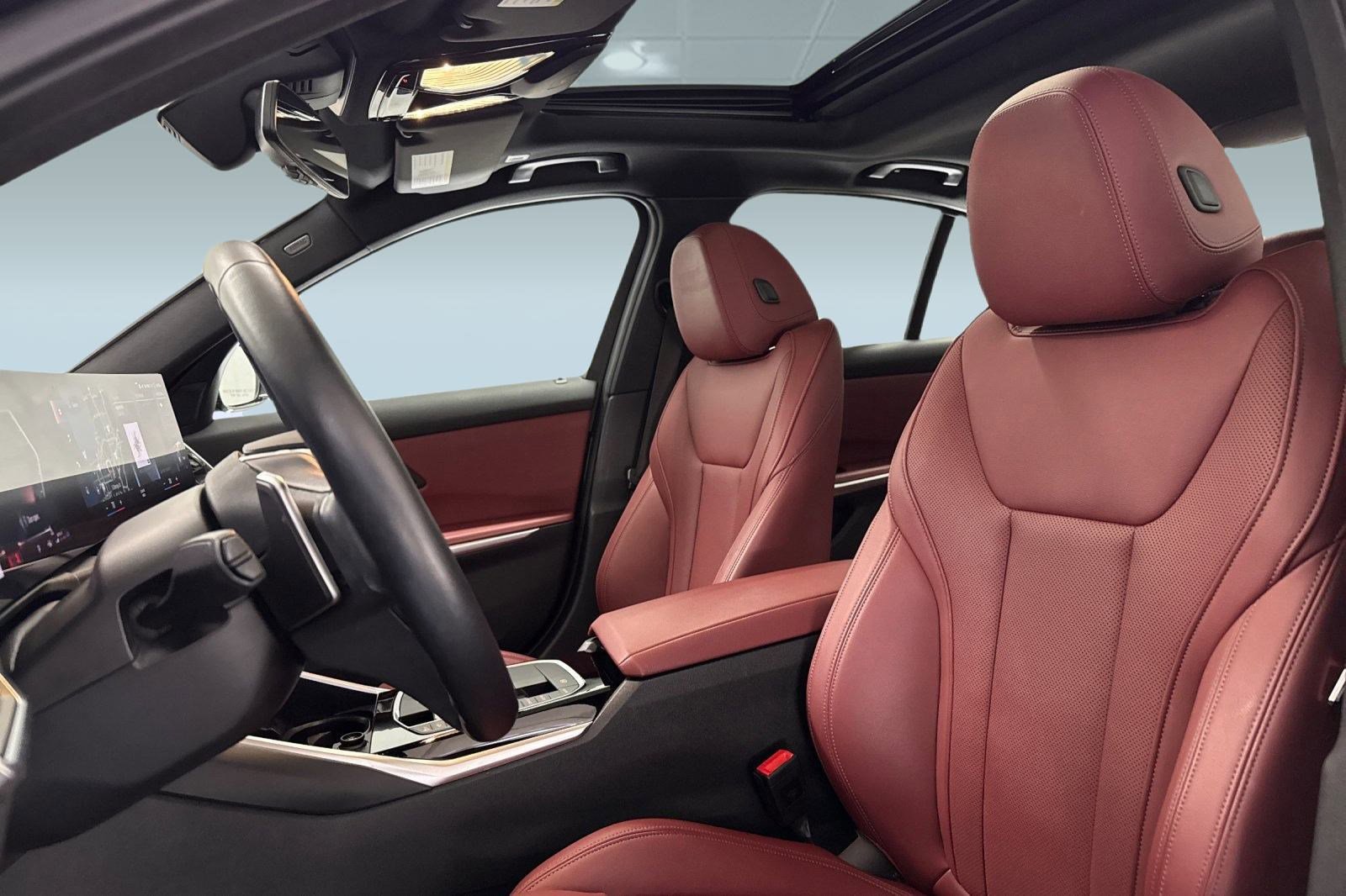 Used 2023 BMW 330i Sedan w/ Parking Assistance Package image 21