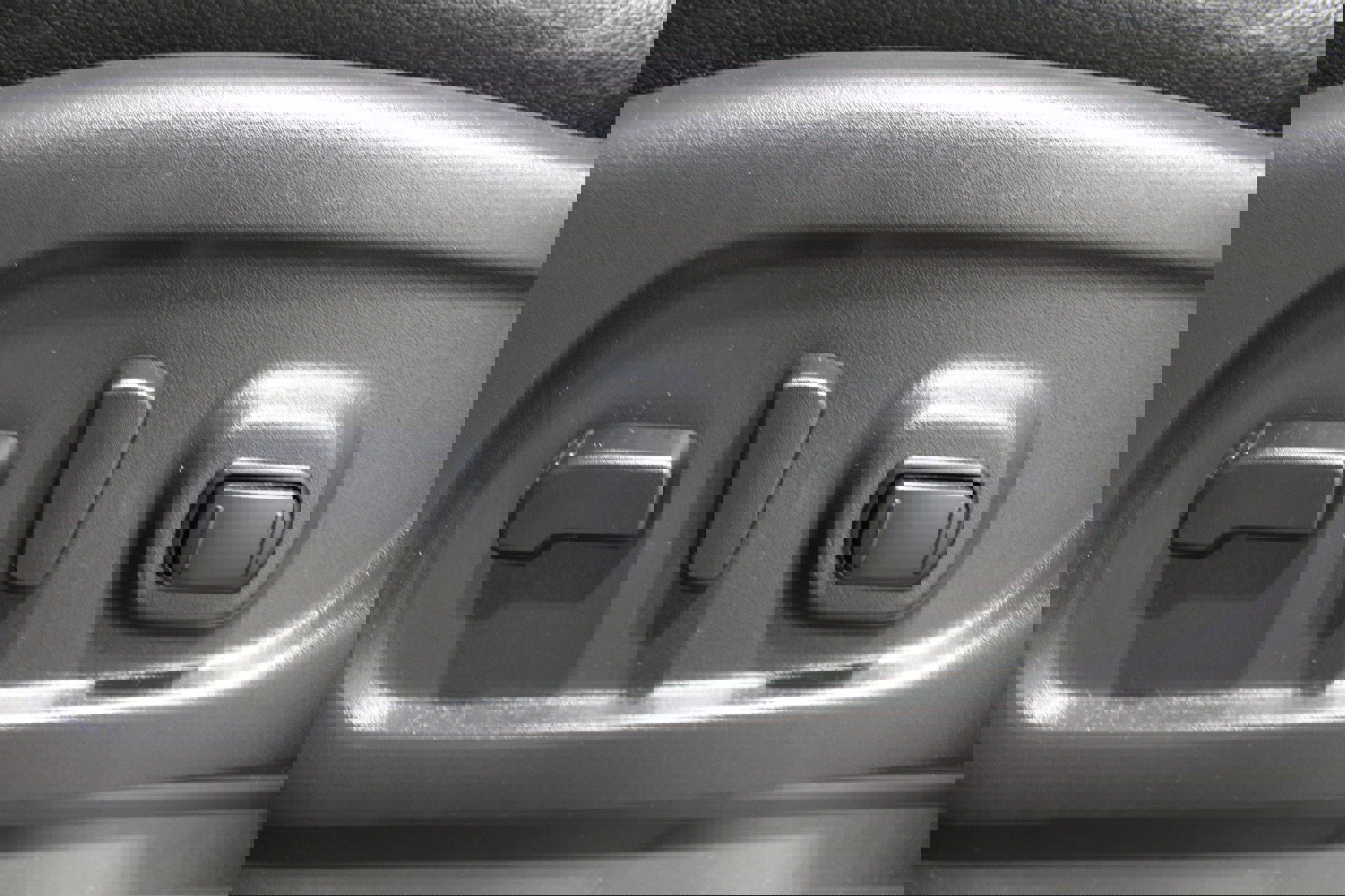 Used 2020 Nissan Titan PRO-4X w/ Pro-4x Convenience Package image 4