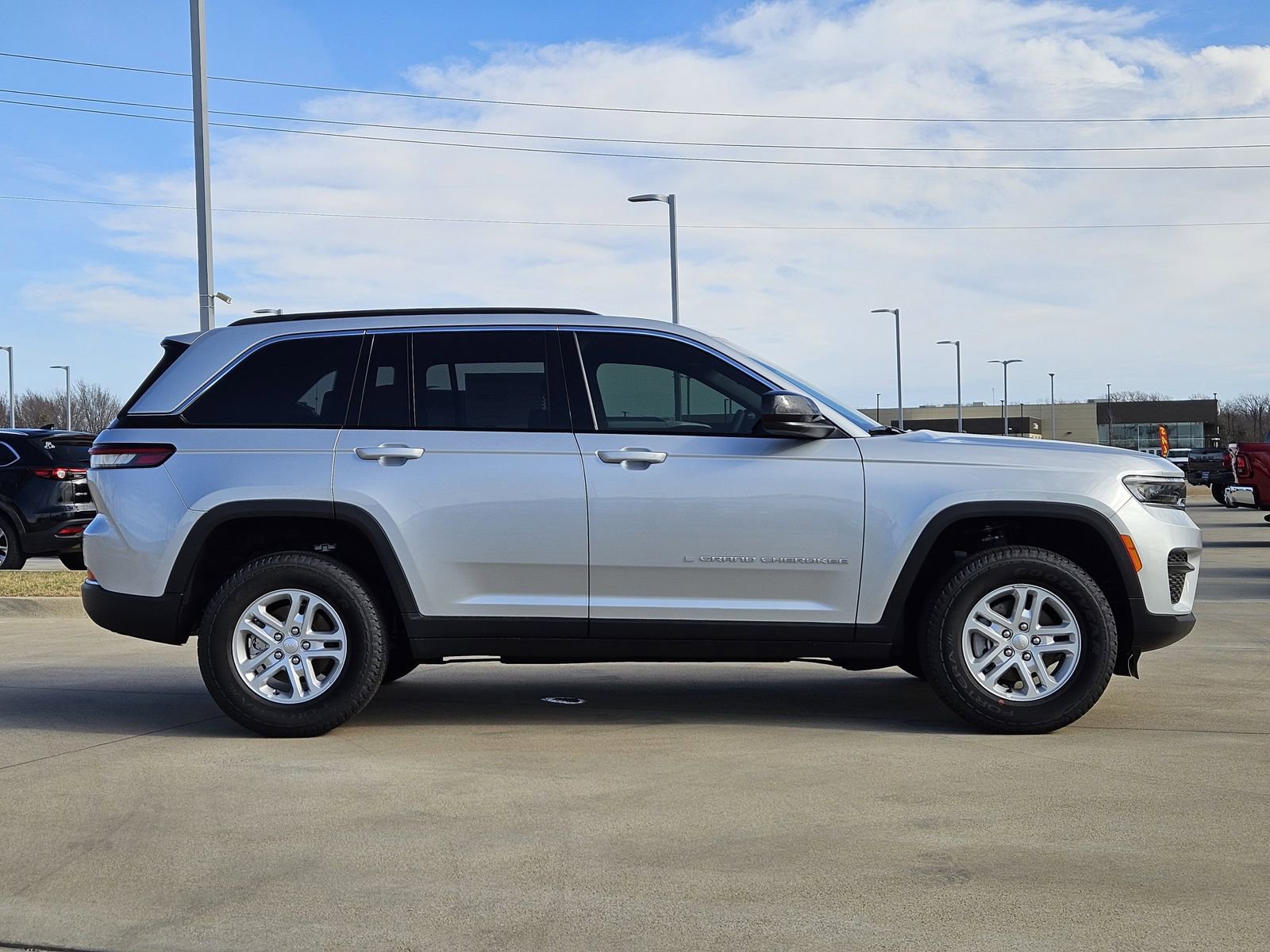 New 2025 Jeep Grand Cherokee Laredo AWD/4WD image 7