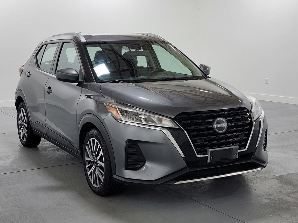 Used 2022 Nissan Kicks SV FWD image 2