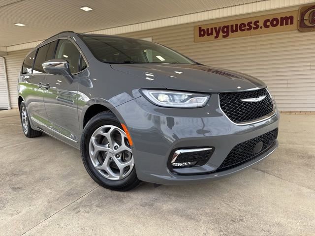 Used 2022 Chrysler Pacifica Limited image 2