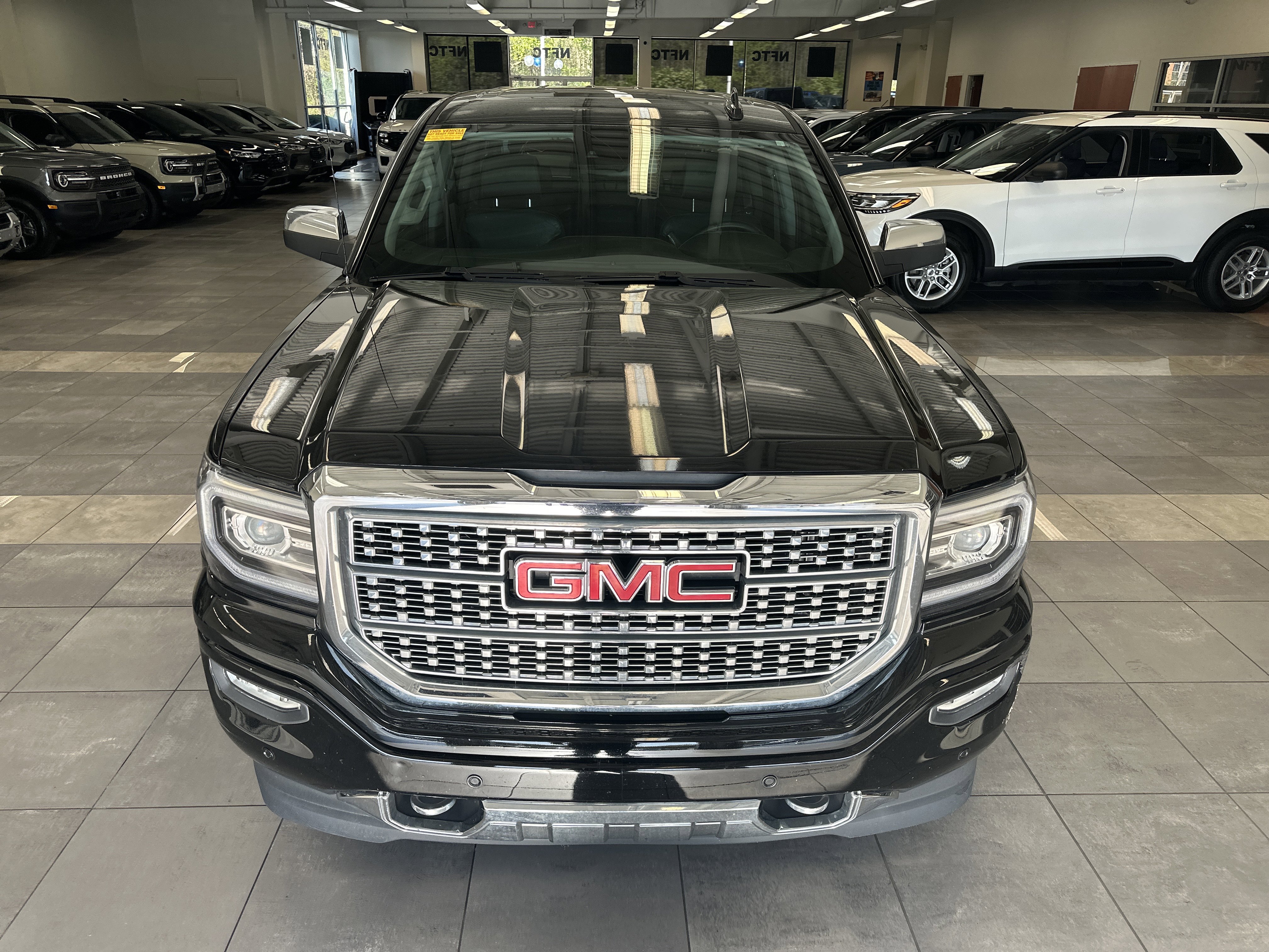 Used 2017 GMC Sierra 1500 Denali w/ Denali Ultimate Package AWD/4WD image 18