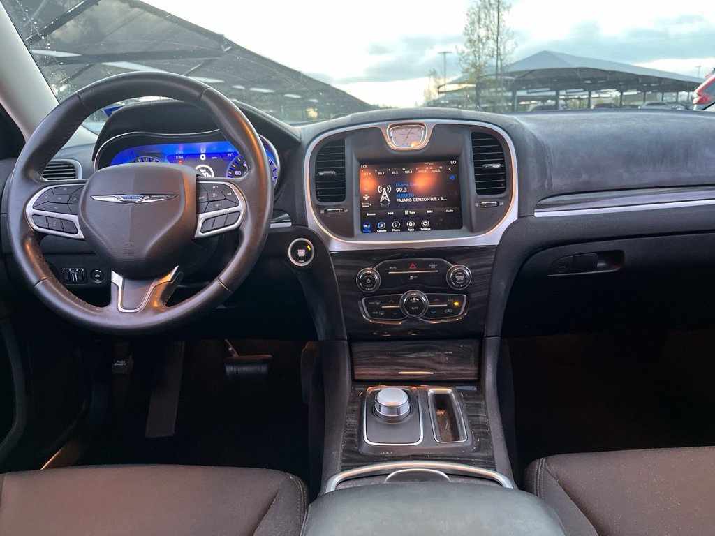 Used 2020 Chrysler 300 Touring w/ Chrome Appearance Package RWD image 14