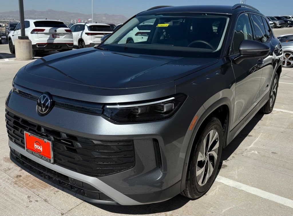 Certified 2025 Volkswagen Tiguan S FWD image 3