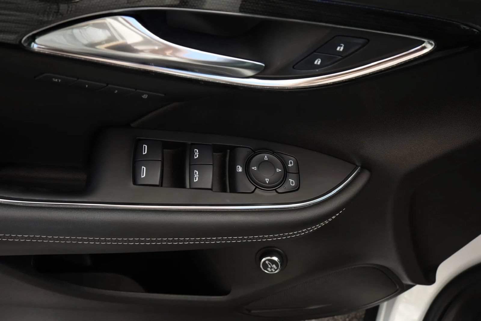 Used 2023 Buick Envision Essence AWD/4WD image 11