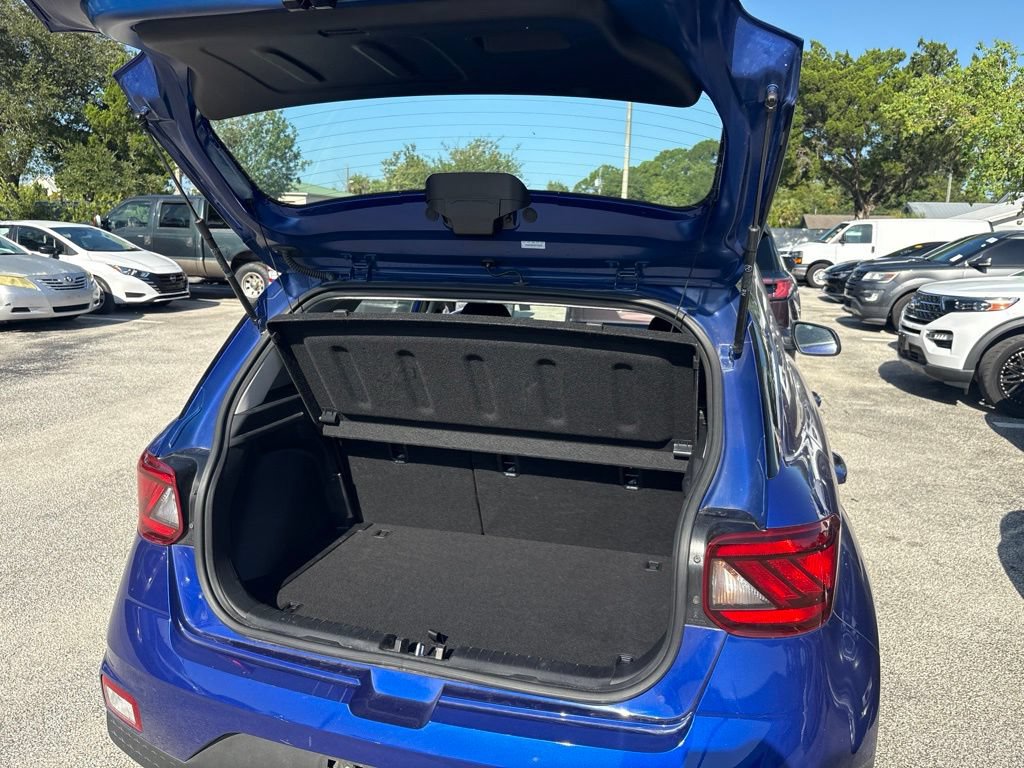 Used 2025 Hyundai Venue SEL FWD image 16
