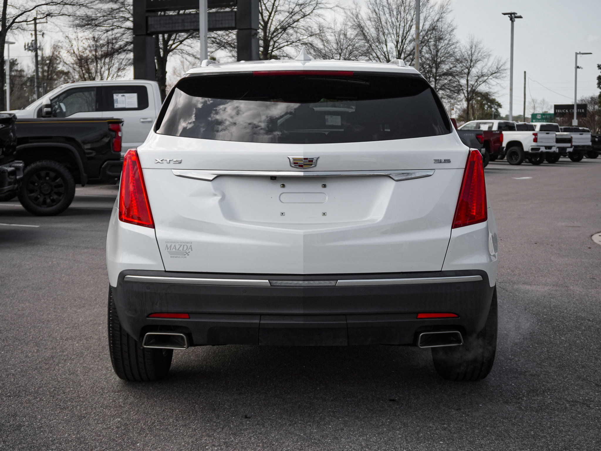 Used 2018 Cadillac XT5 Luxury w/ Driver Awareness Package image 9