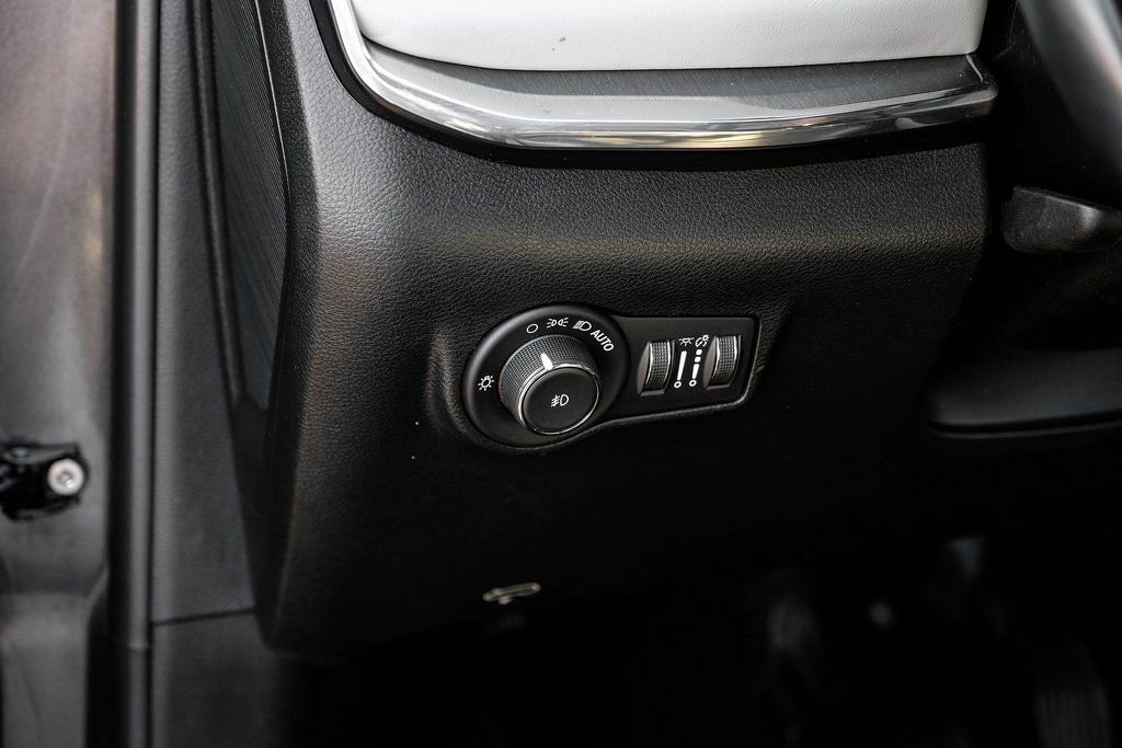 Used 2022 Jeep Compass Limited image 38