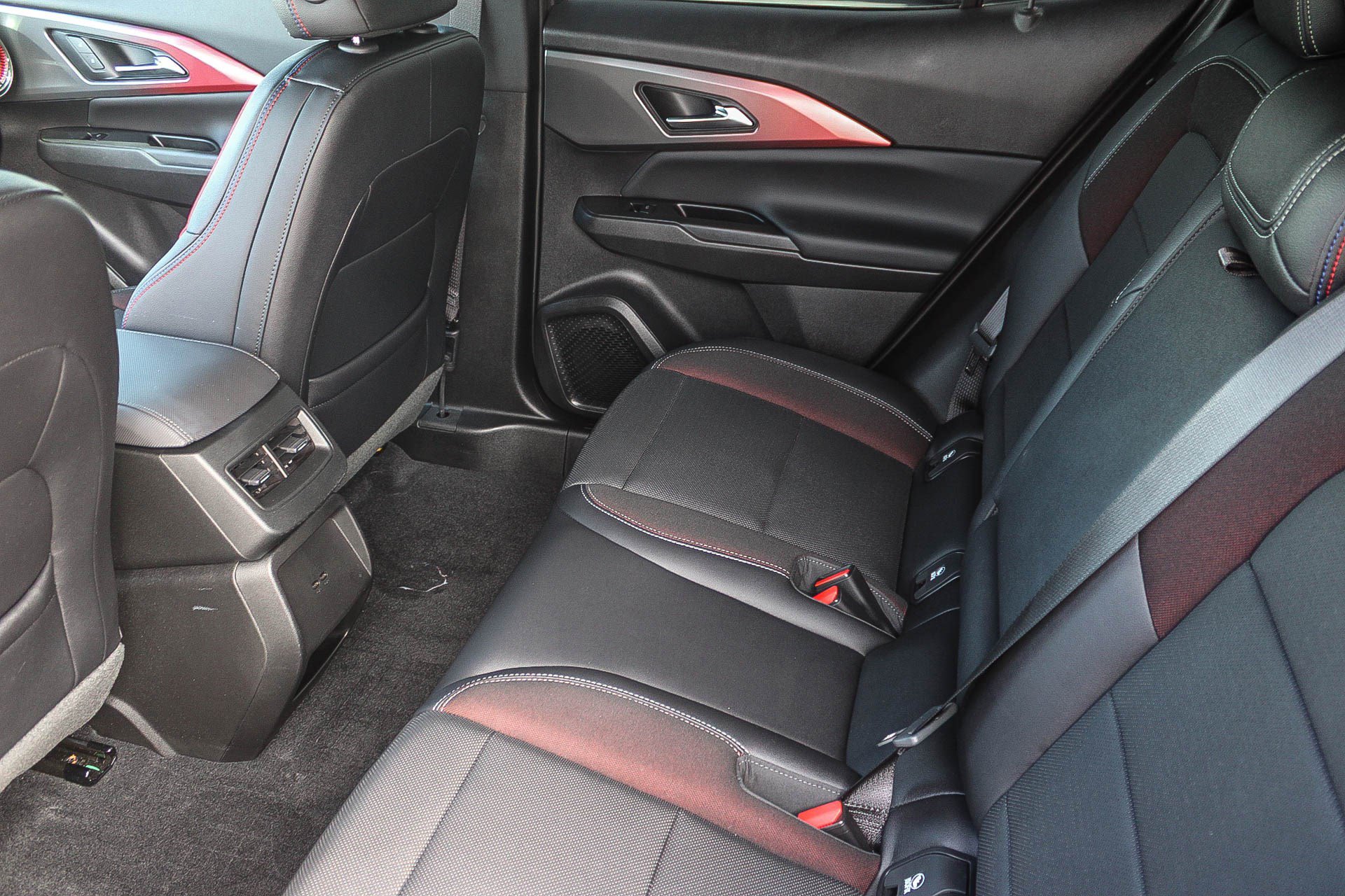 Used 2025 Chevrolet Equinox EV RS image 19