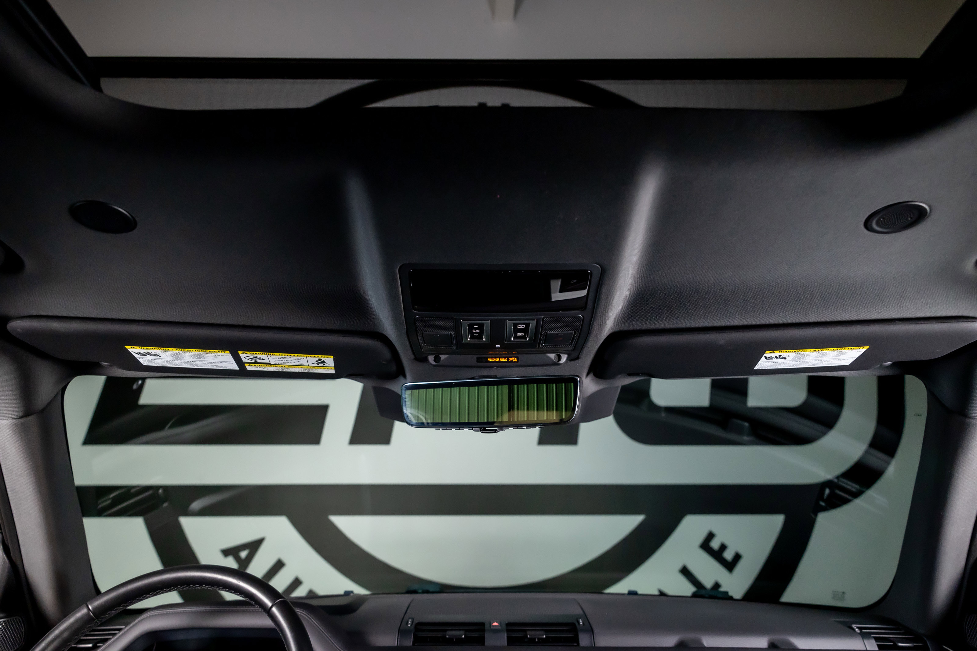 Used 2024 Land Rover Defender 110 X-Dynamic SE image 9