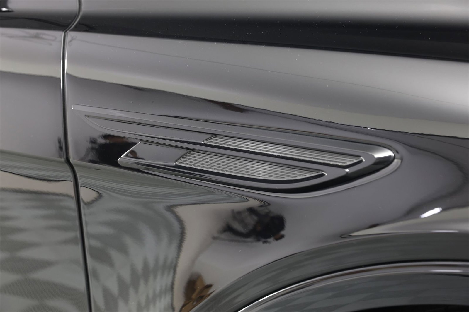 New 2025 Bentley Bentayga image 16