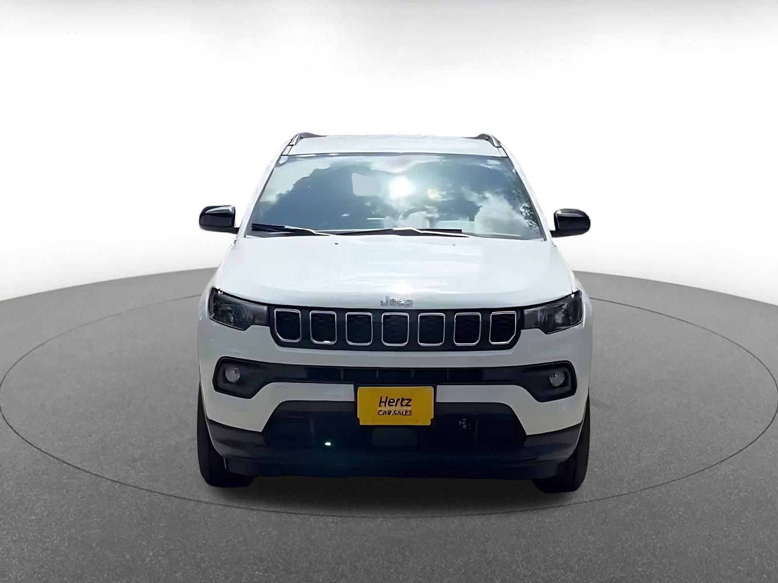 Used 2025 Jeep Compass Latitude AWD/4WD image 4