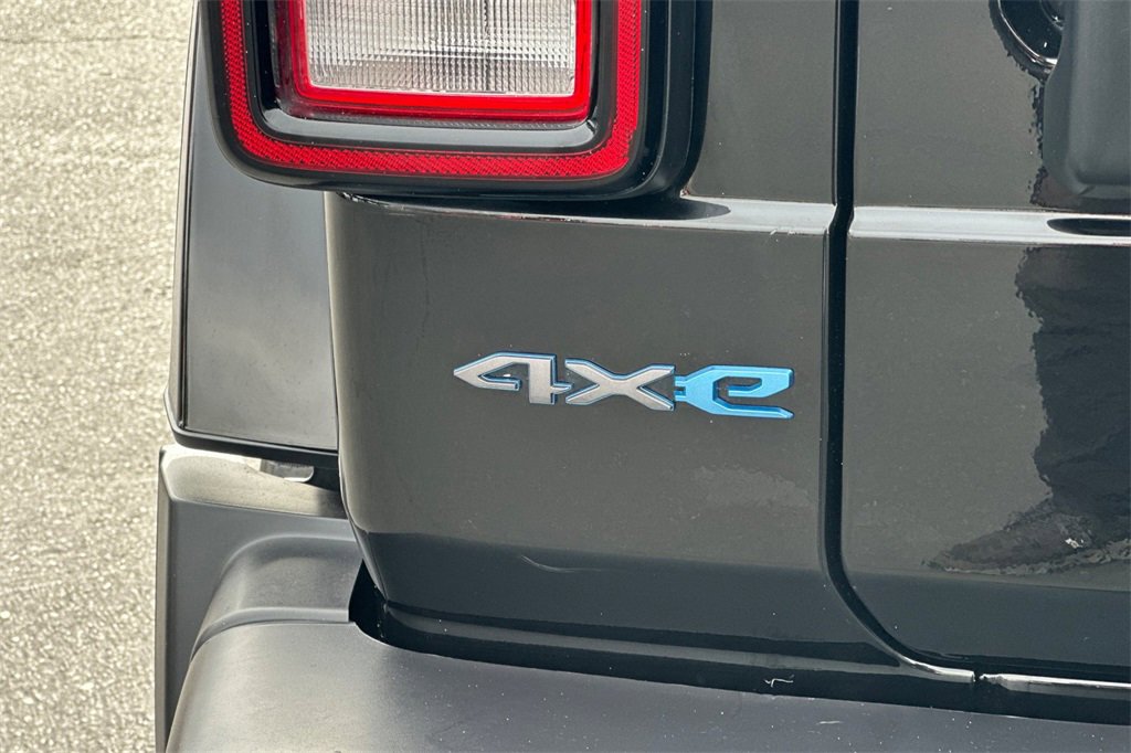 Used 2024 Jeep Wrangler Unlimited image 32