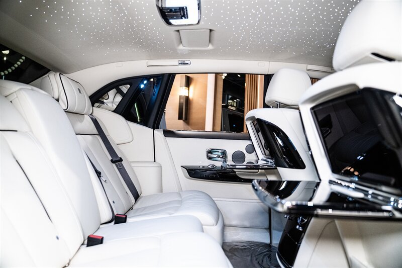 Used 2026 Rolls-Royce Phantom Sedan RWD image 15