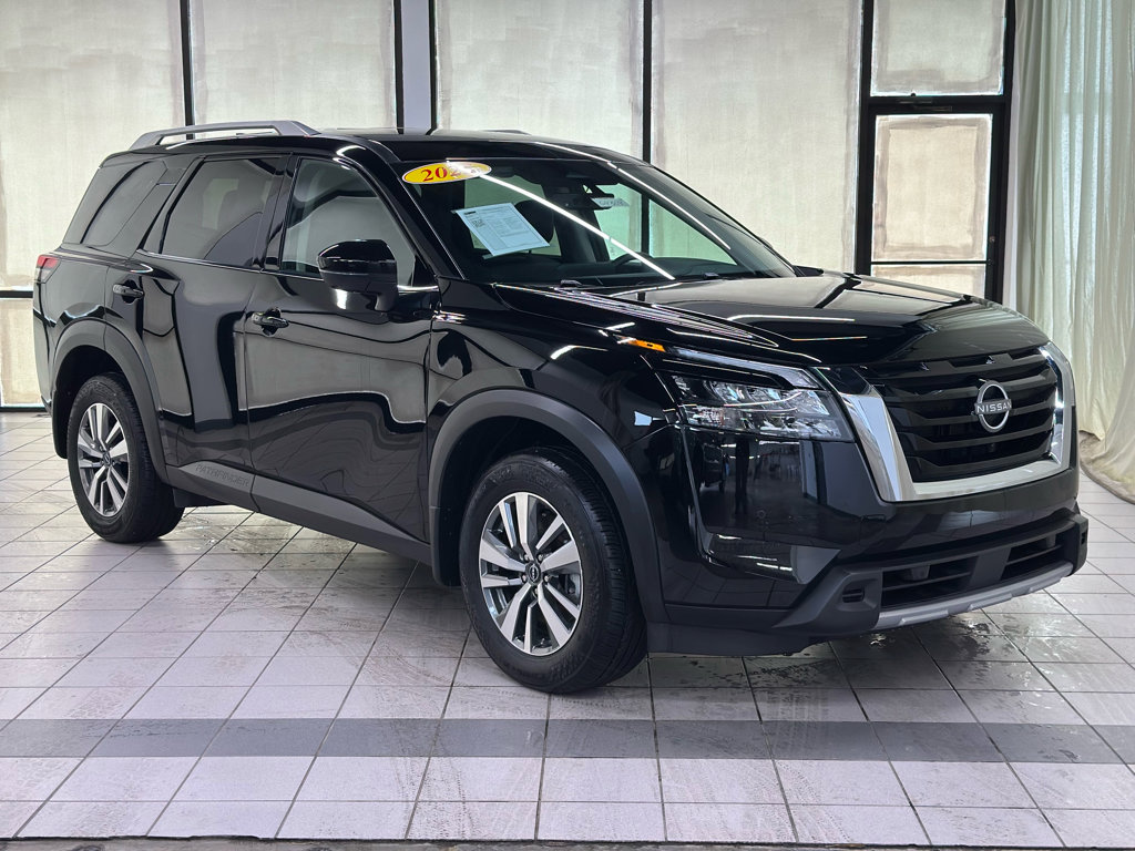 Used 2025 Nissan Pathfinder SL AWD/4WD image 1