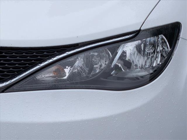 Used 2018 Chrysler Pacifica LX FWD image 9