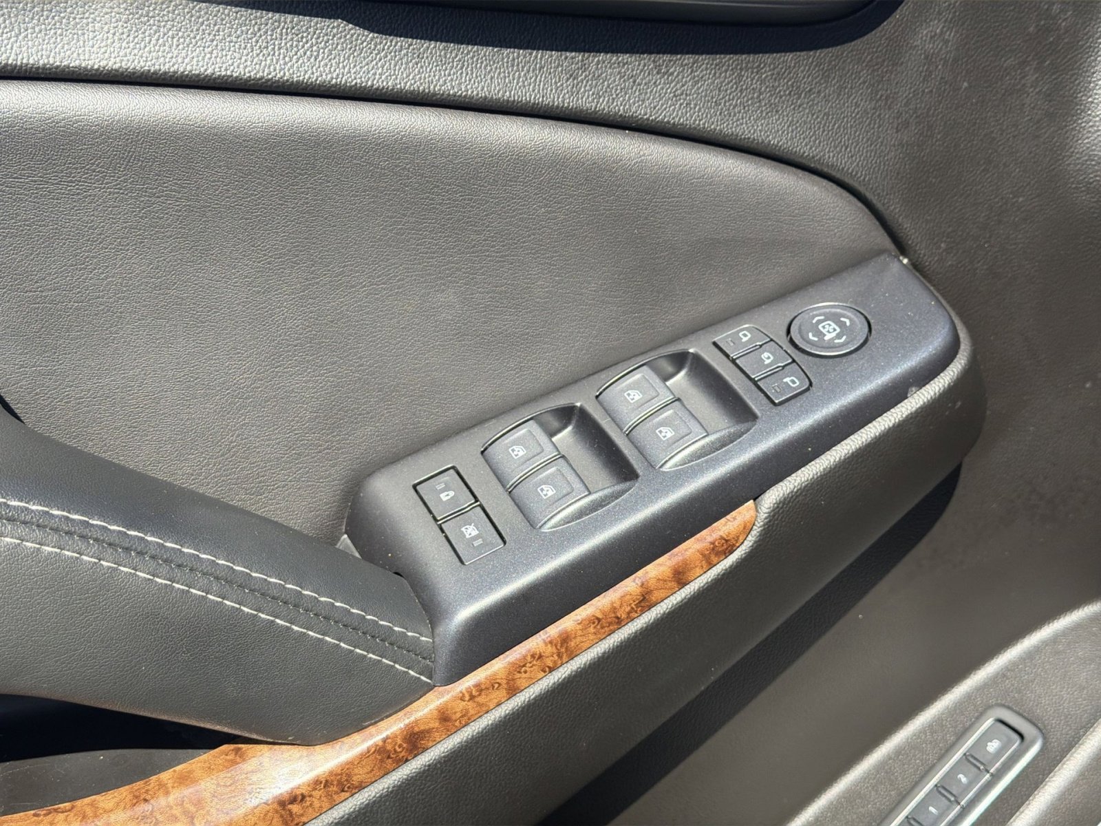 Used 2019 Chevrolet Tahoe Premier AWD/4WD image 16