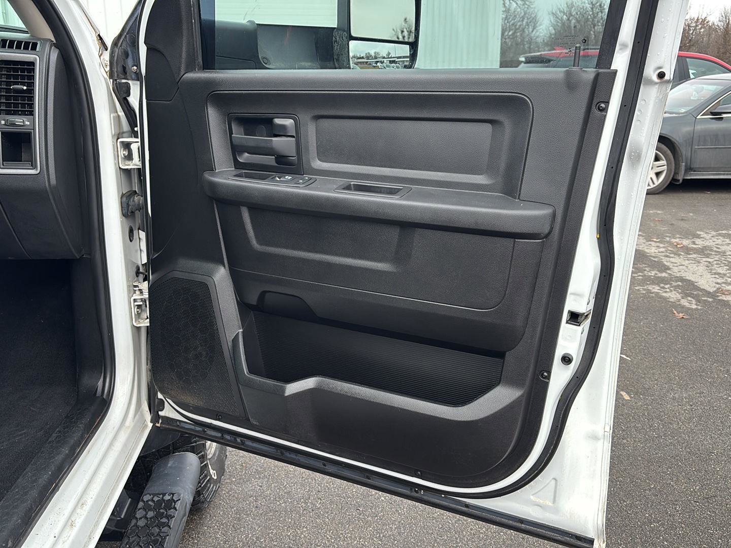 Used 2018 RAM 2500 Tradesman w/ Chrome Appearance Group image 23