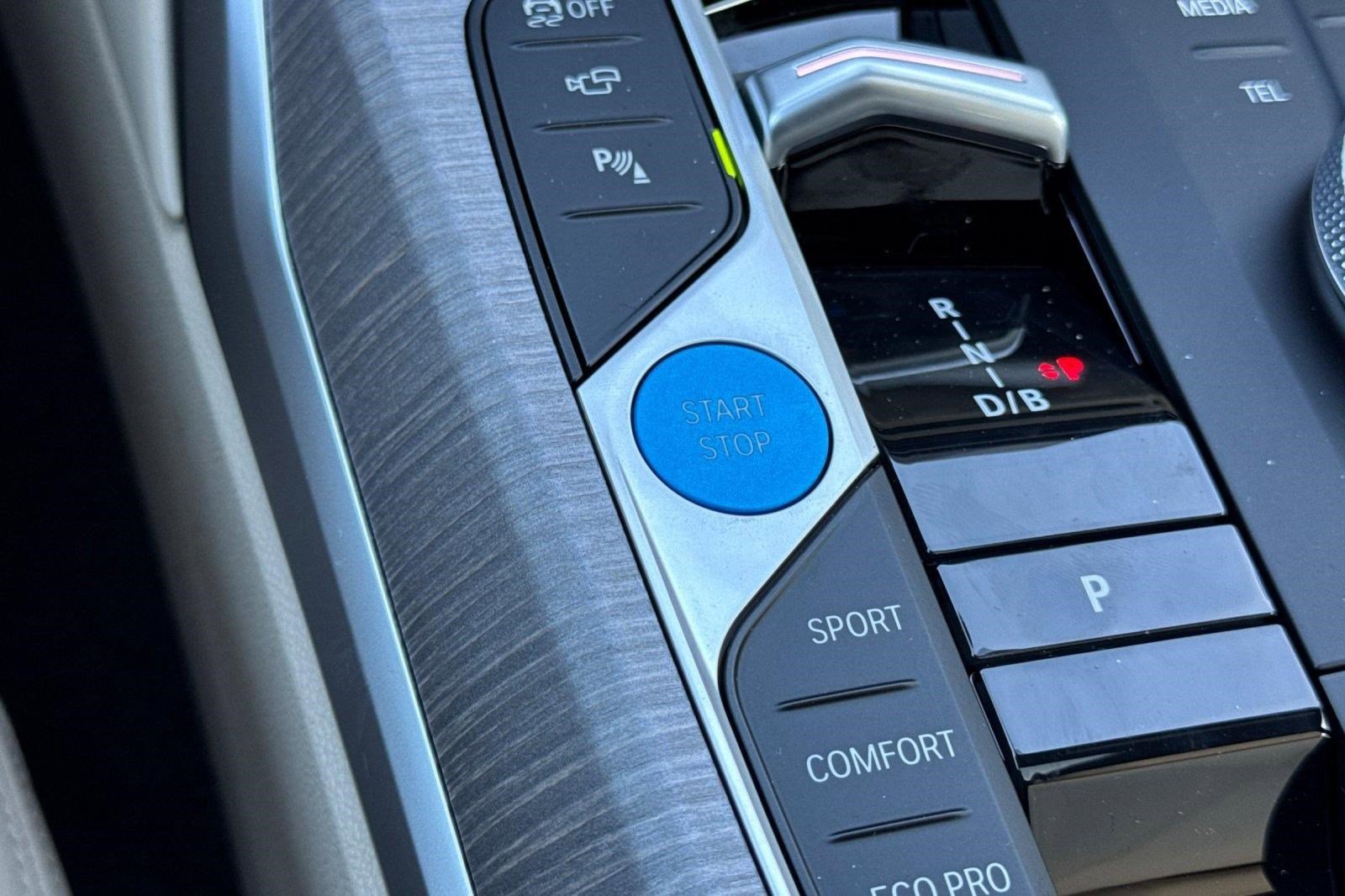 Used 2025 BMW i4 xDrive40i image 28