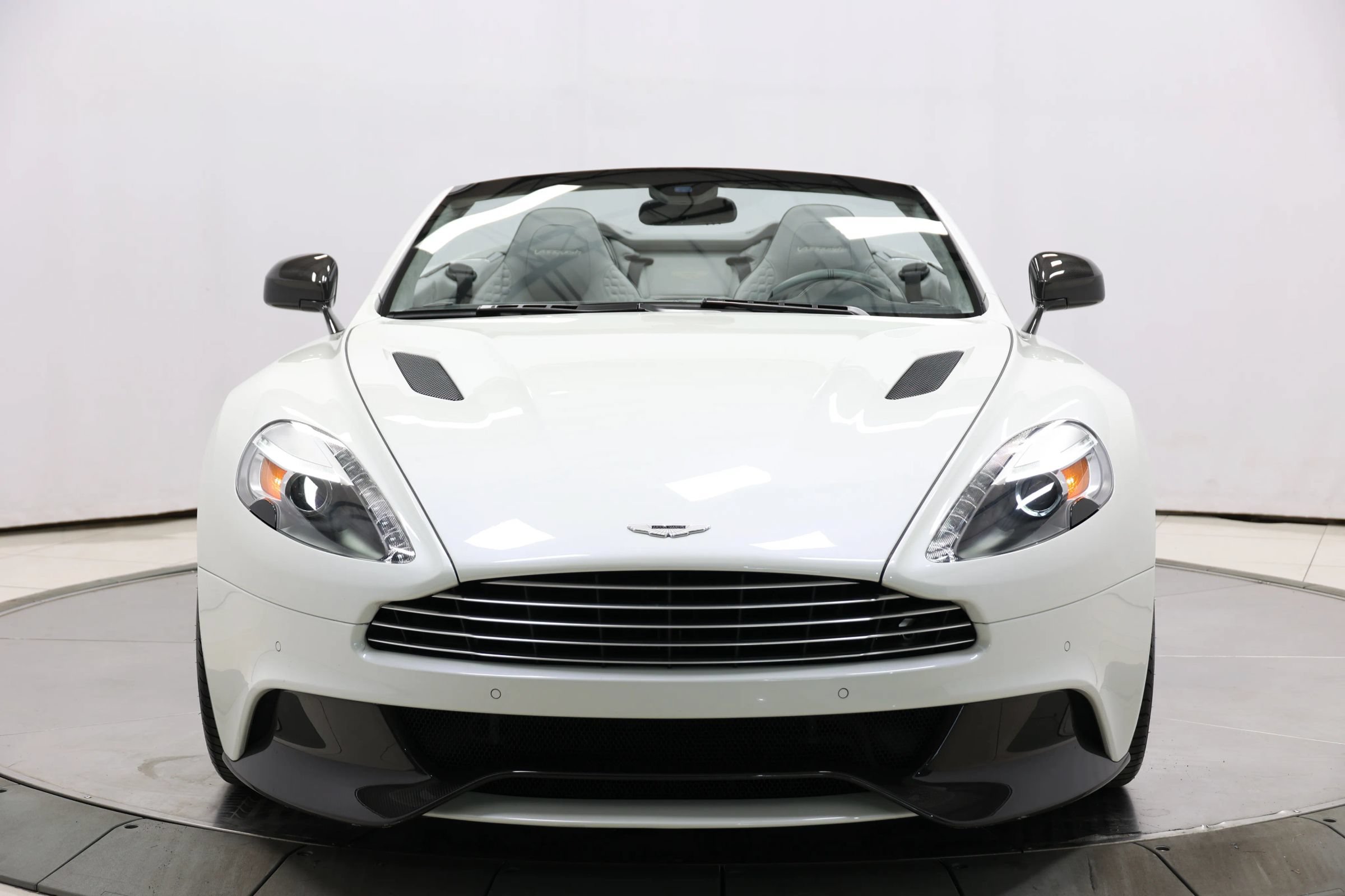 Used 2014 Aston Martin Vanquish Volante RWD image 95