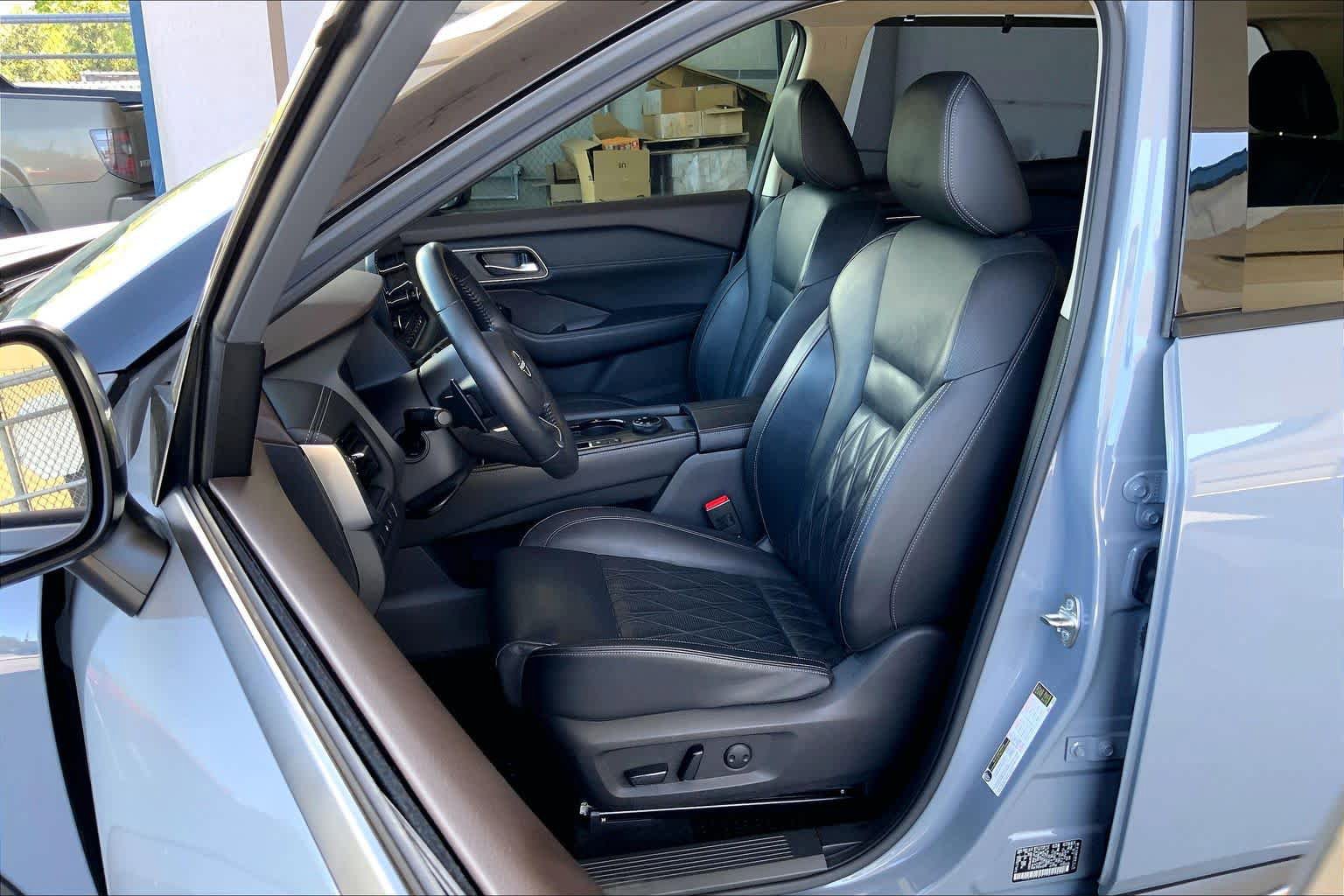 Used 2023 Nissan Rogue SV AWD/4WD image 8