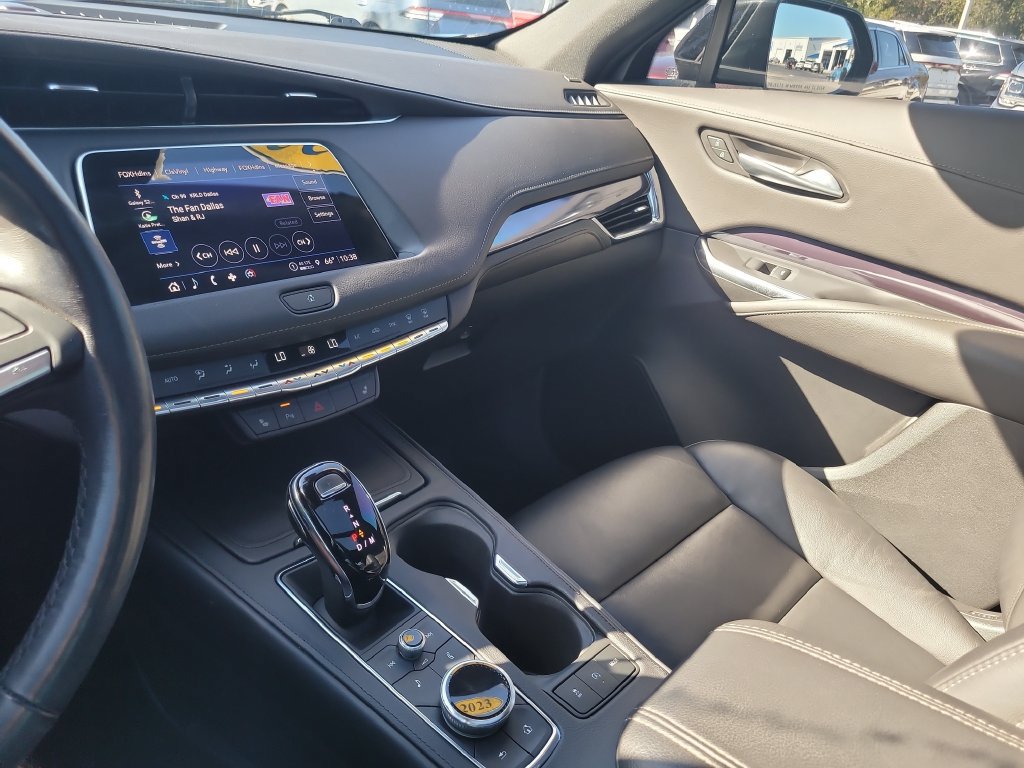 Used 2023 Cadillac XT4 Luxury w/ Cold Weather Package AWD/4WD image 21
