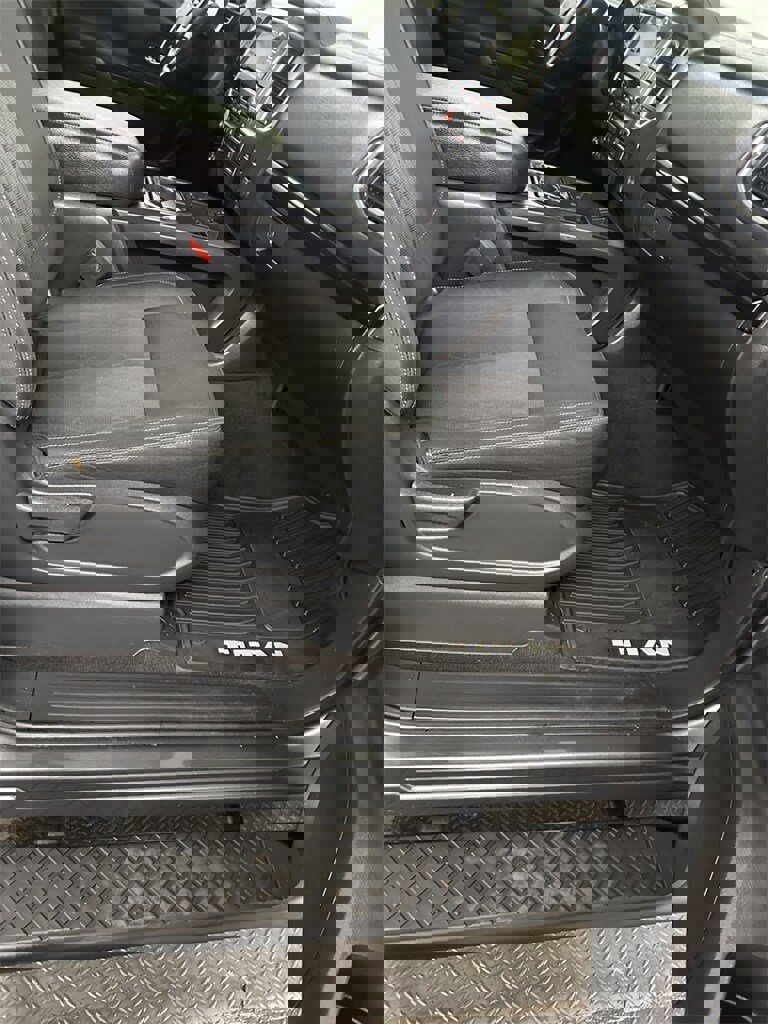 Used 2019 Nissan Titan SV w/ SV Convenience Package image 38