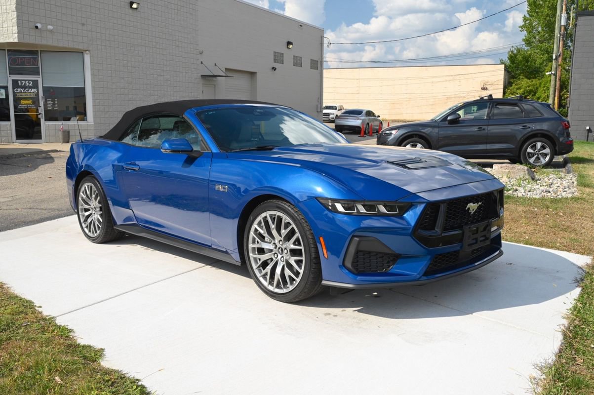Used 2024 Ford Mustang GT Premium image 3
