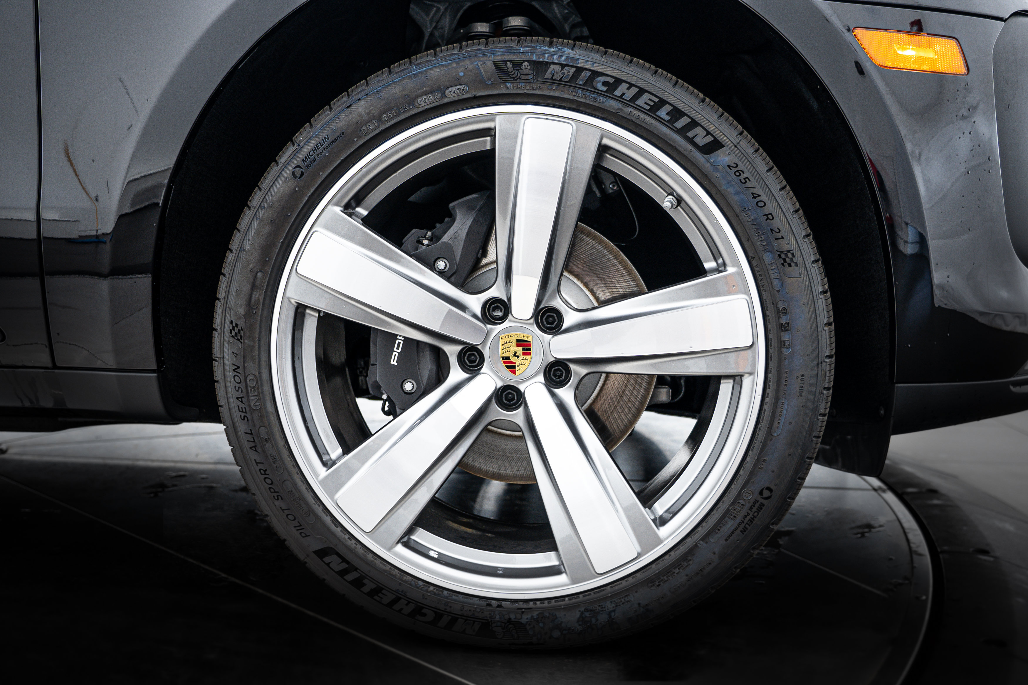 Certified 2026 Porsche Macan AWD/4WD image 11