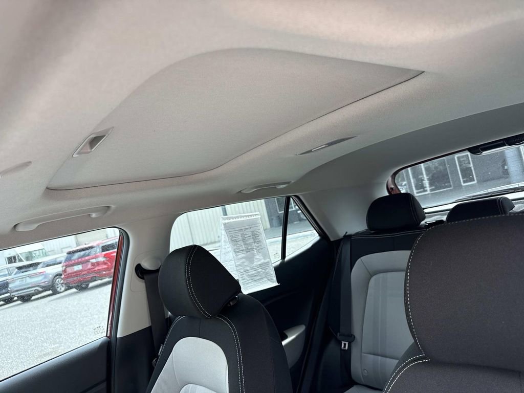 Used 2024 Hyundai Venue SEL FWD image 32