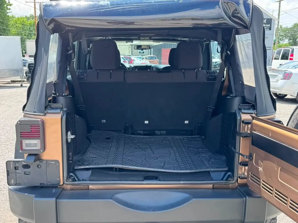 Used 2015 Jeep Wrangler Unlimited Sport w/ Connectivity Group AWD/4WD image 9
