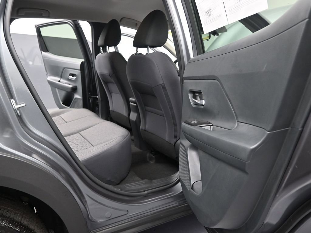 Used 2025 Nissan Kicks SV image 18