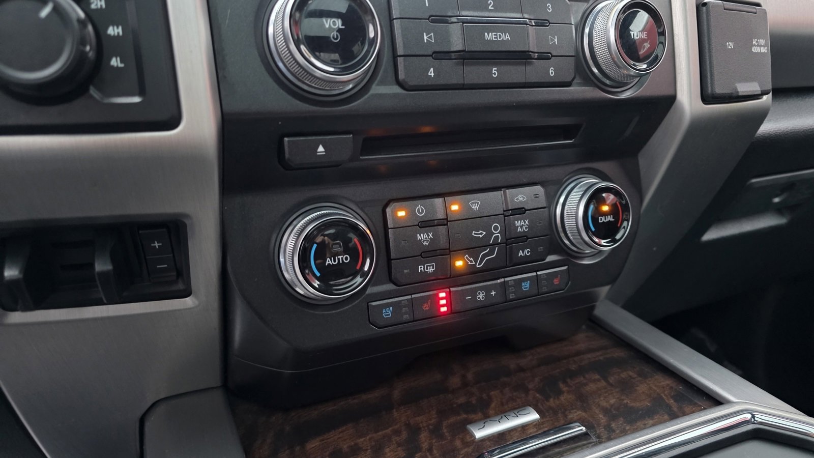 Used 2017 Ford F350 Platinum w/ Platinum Ultimate Package image 16