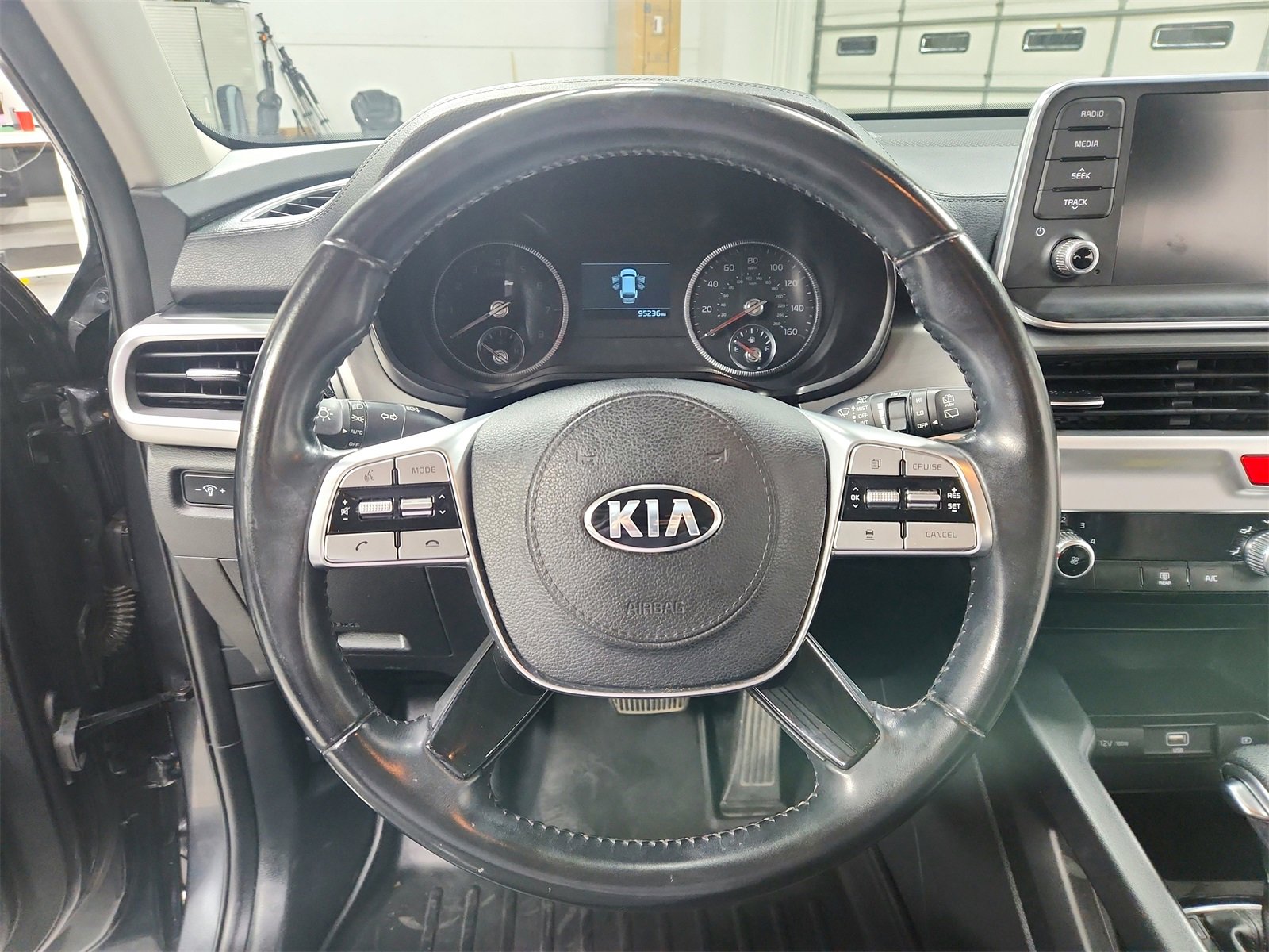 Used 2021 Kia Telluride LX image 21