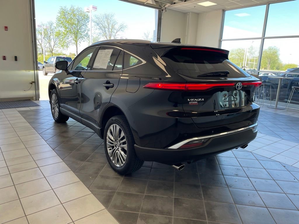 Used 2023 Toyota Venza XLE AWD/4WD image 7