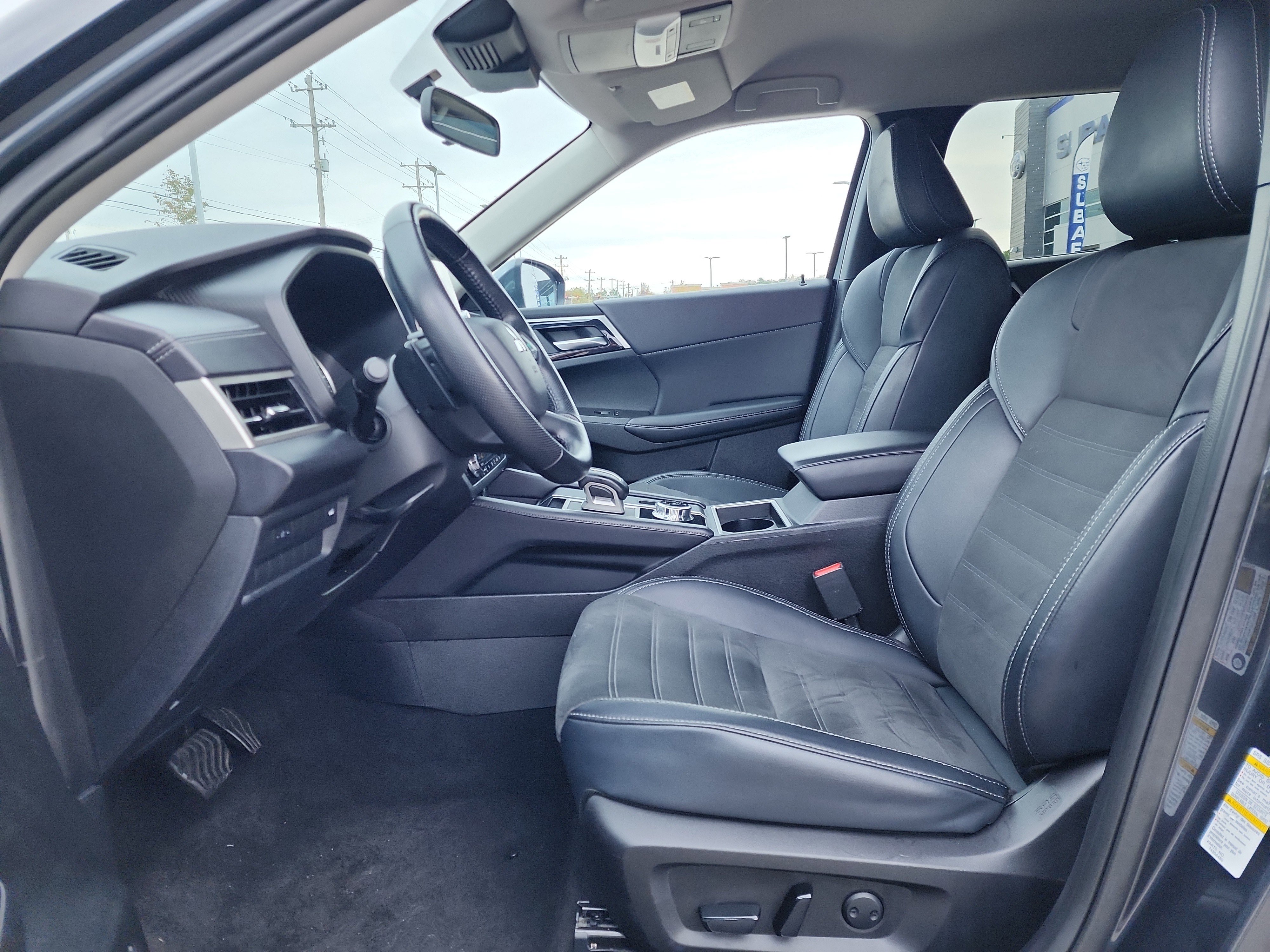 Used 2024 Mitsubishi Outlander SE image 10