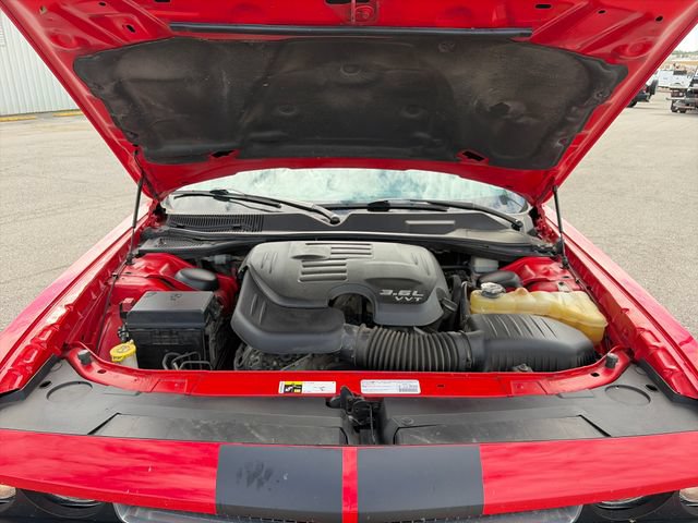 Used 2014 Dodge Challenger SXT RWD image 16