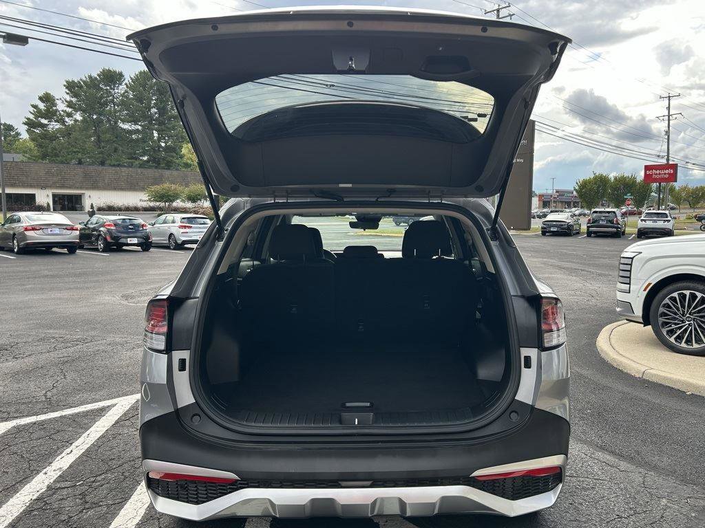 Used 2023 Kia Sportage LX image 6
