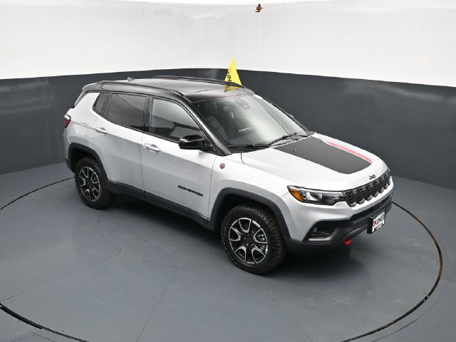 New 2026 Jeep Compass Trailhawk w/ Sun, Sound & Navigation Group AWD/4WD image 31