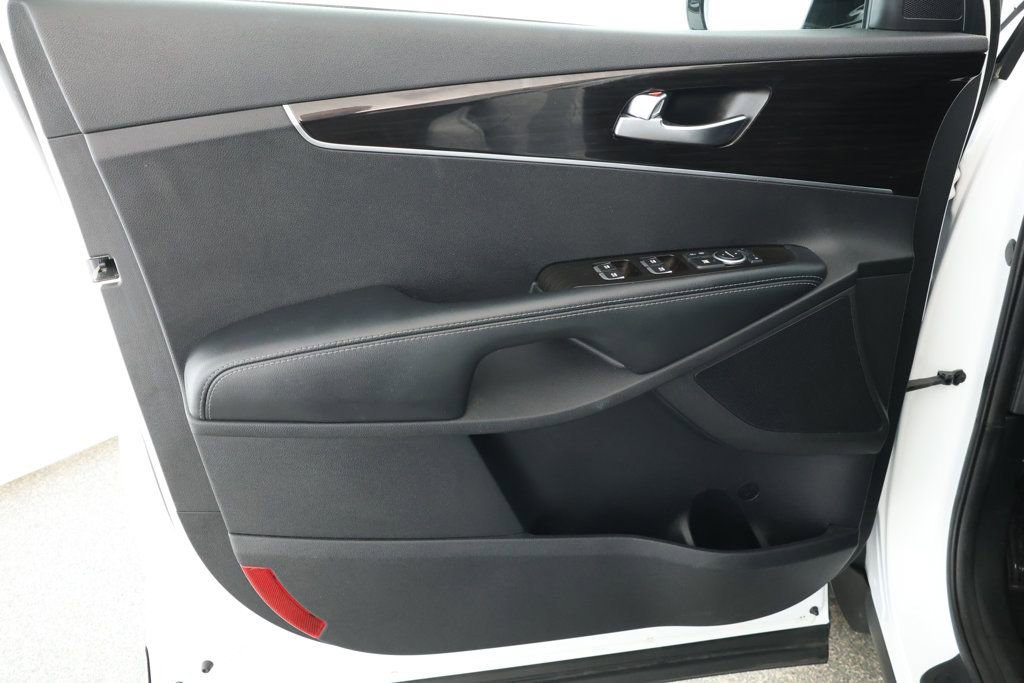 Used 2020 Kia Sorento LX image 8