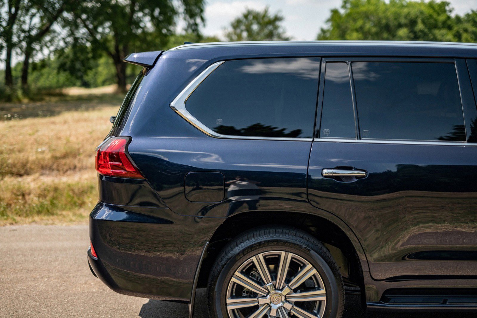 Used 2017 Lexus LX 570 4WD w/ Luxury Package image 20