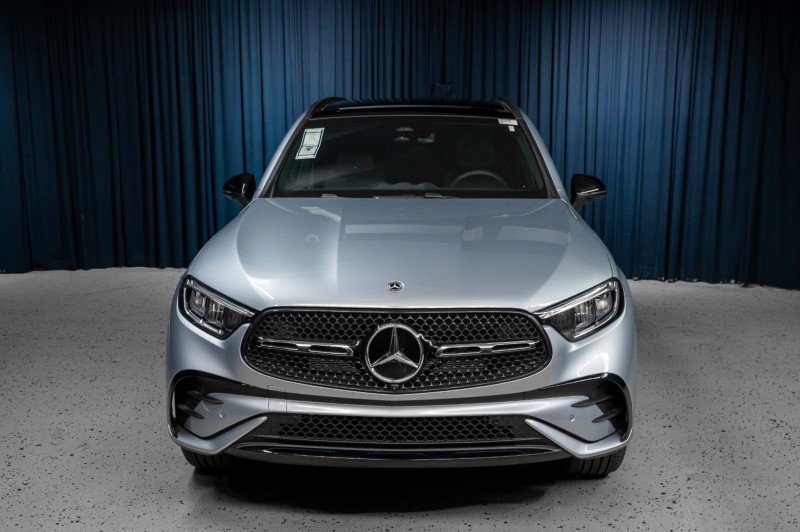 New 2025 Mercedes-Benz GLC 300 image 2