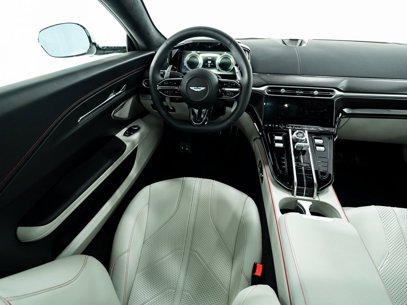 Used 2025 Aston Martin V8 Vantage Coupe RWD image 23